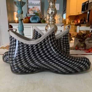 Houndstooth Rain Boots